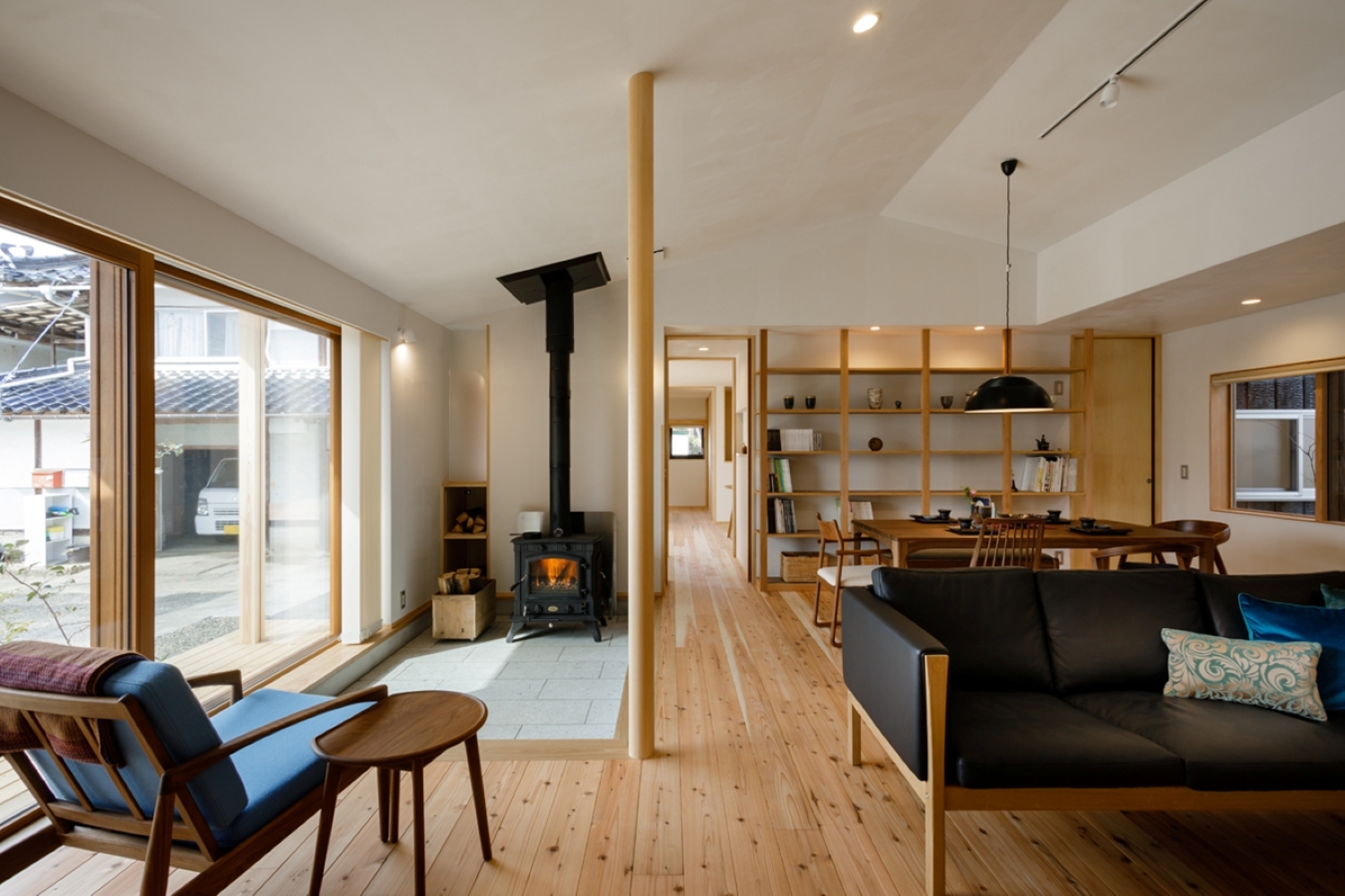 内装：白洲漆喰