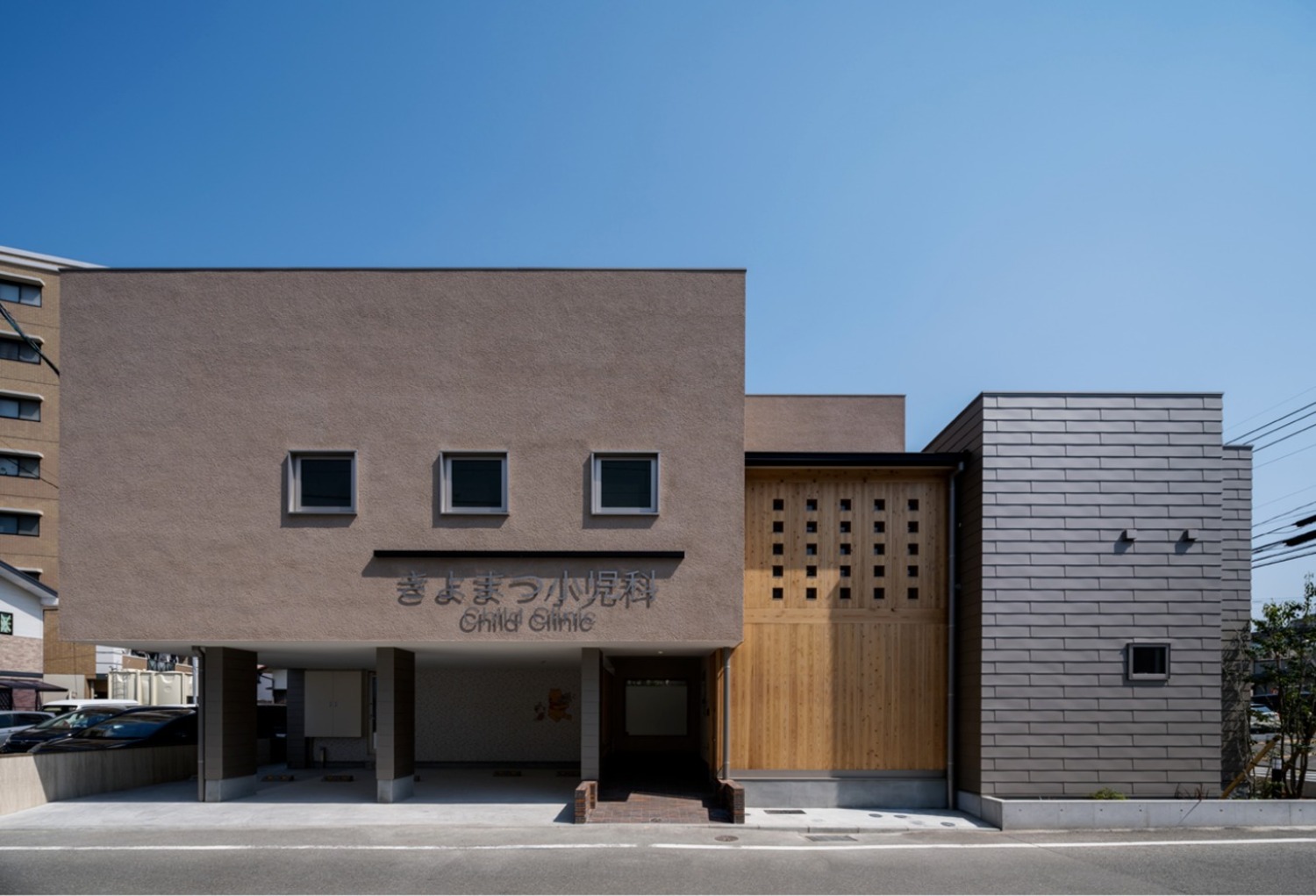 外壁：スーパー白洲そとん壁Ｗ　Ｗ-122 かき落とし仕上げ