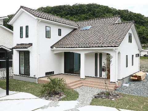 外壁：スーパー白洲そとん壁W　W-121 スチロゴ仕上げ 