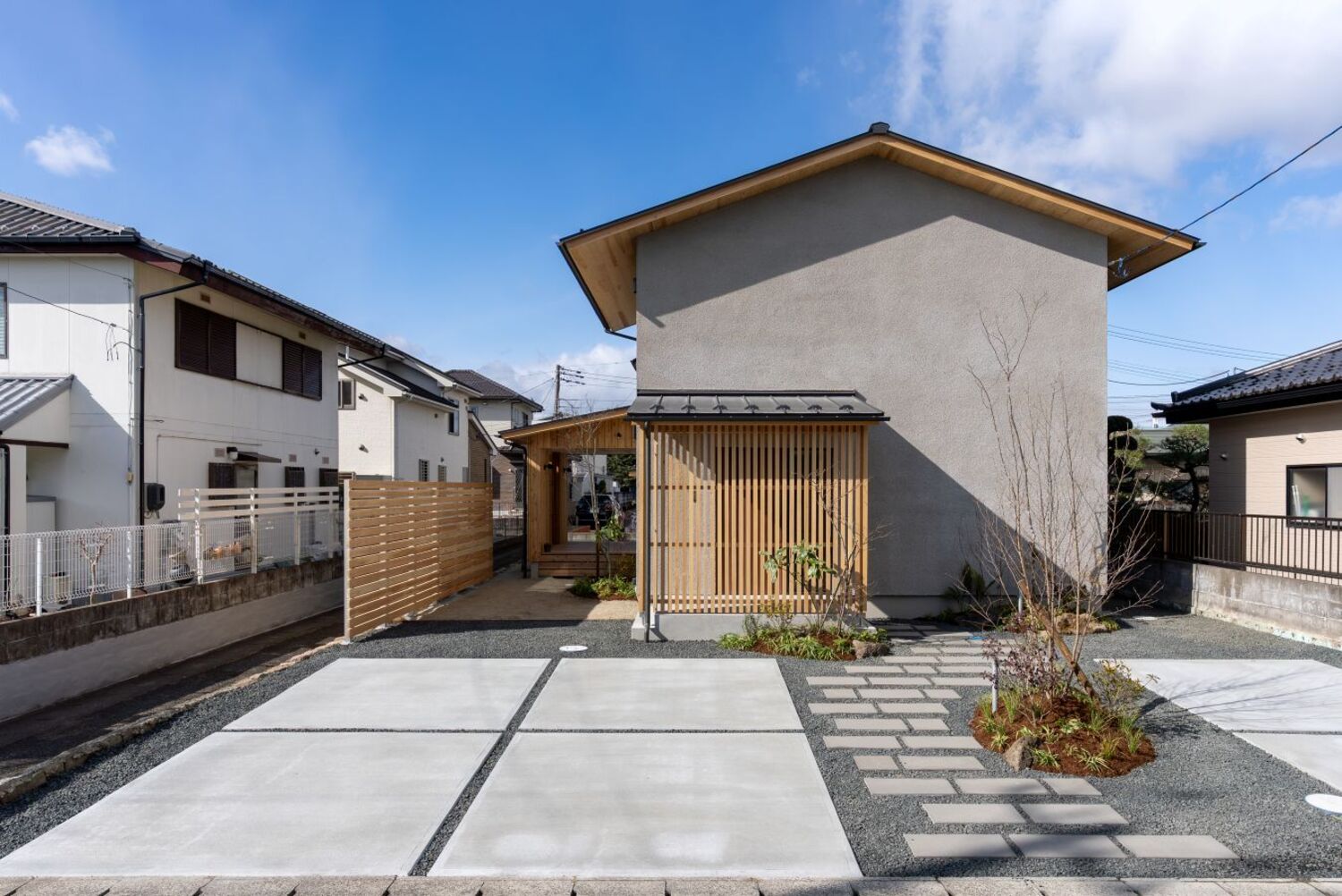 外壁：スーパー白洲そとん壁Ｗ　Ｗ-126 かき落とし仕上げ