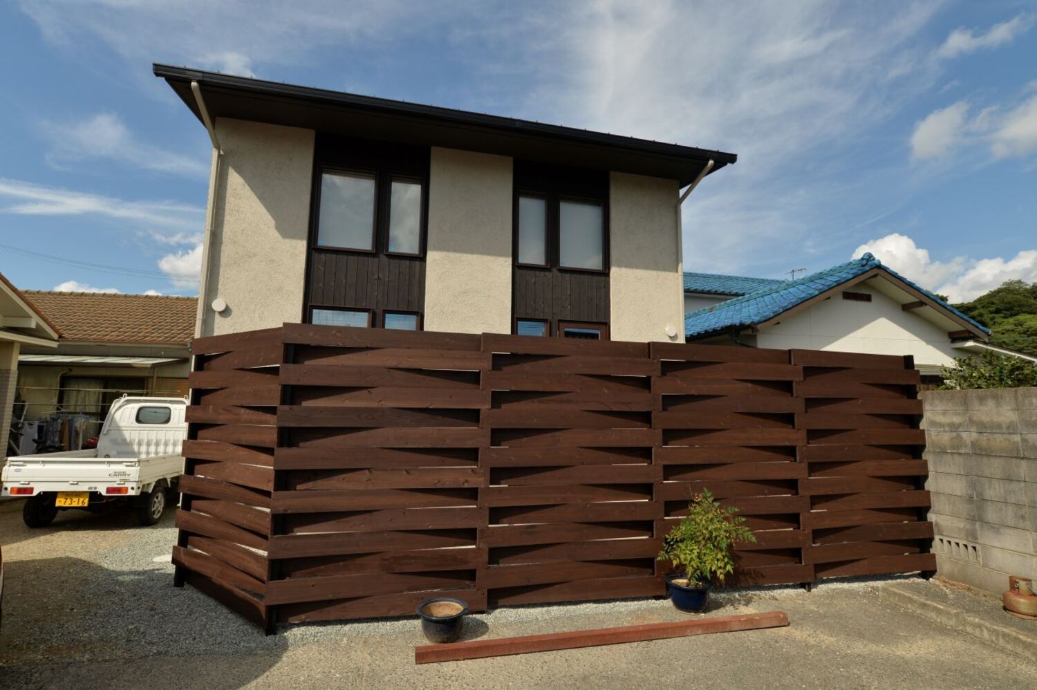 外壁：スーパー白洲そとん壁Ｗ