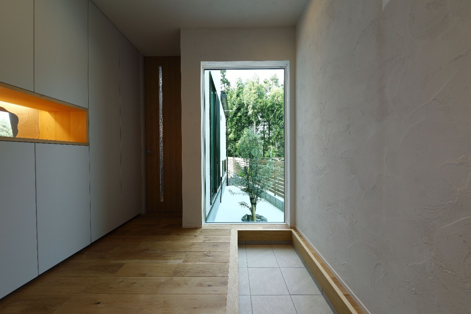 内装：中霧島壁ライト　L-21 コテの目仕上げ