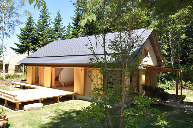 外壁一部：スーパー白洲そとん壁Ｗ W-129 かき落とし仕上げ