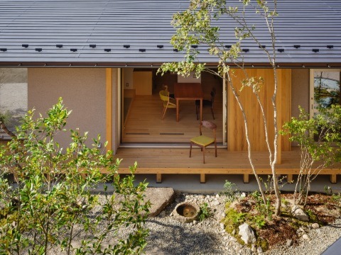 外壁：スーパー白洲そとん壁W　W-123　かき落とし仕上げ