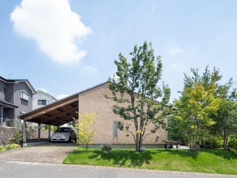 外壁：スーパー白洲そとん壁W かき落とし仕上げ