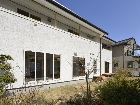 外壁：スーパー白洲そとん壁Ｗ　W-121 スチロゴテ仕上げ