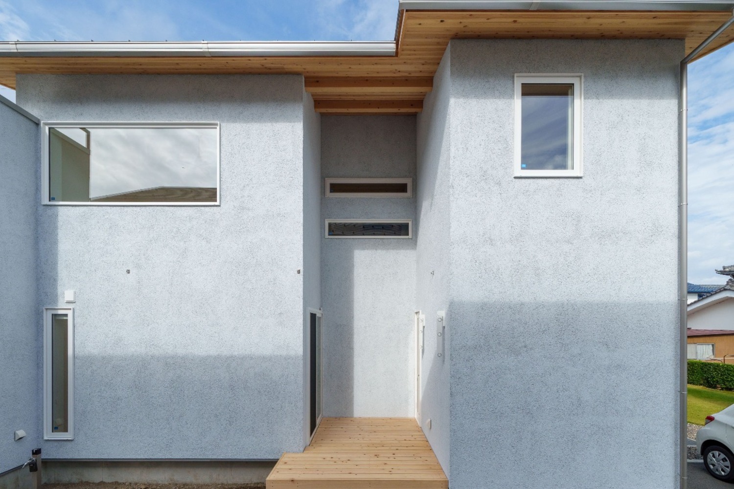 外装：スーパー白州そとん壁W　W-130 オリジナル仕上げ（木ごて仕上げ）