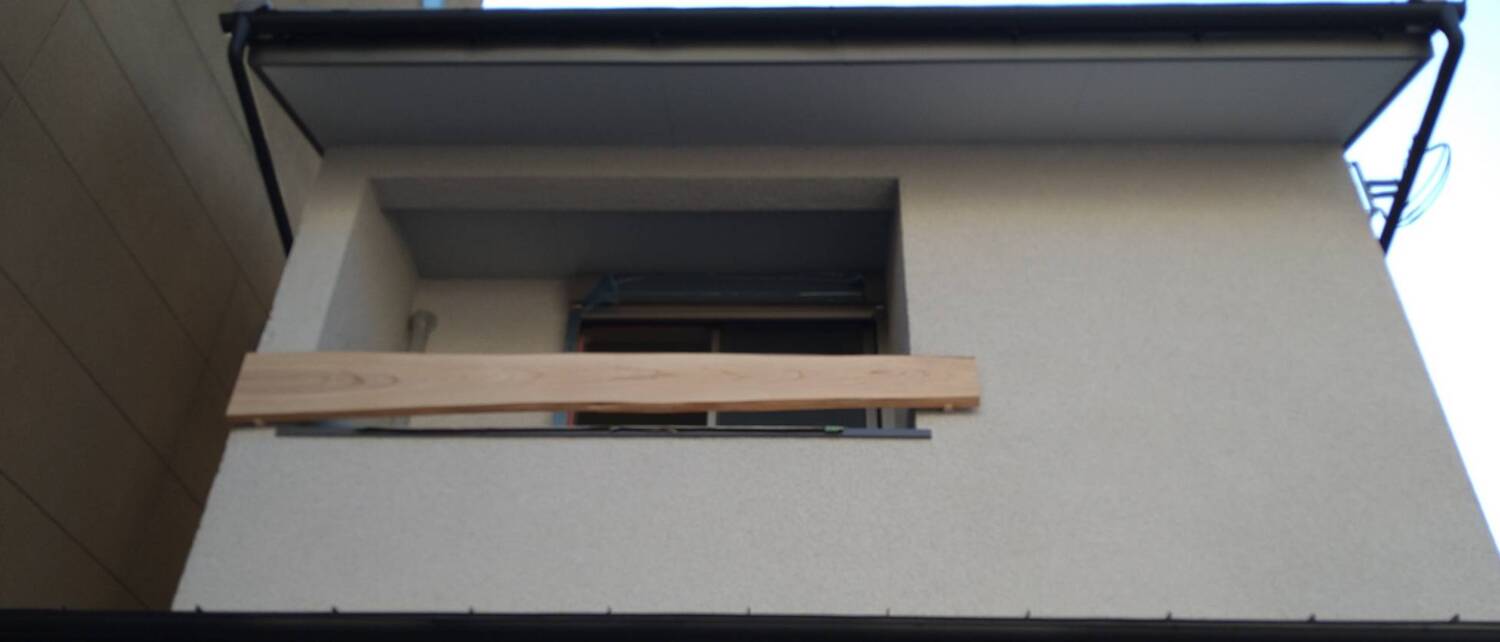 外壁：スーパー白洲そとん壁Ｗ　W-121 かき落とし仕上げ