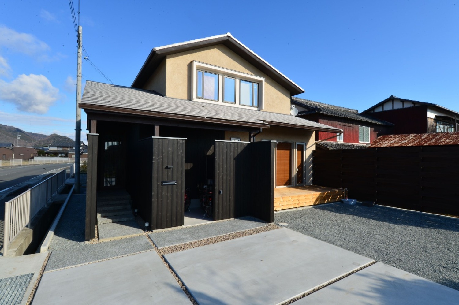 外壁：スーパー白洲そとん壁Ｗ