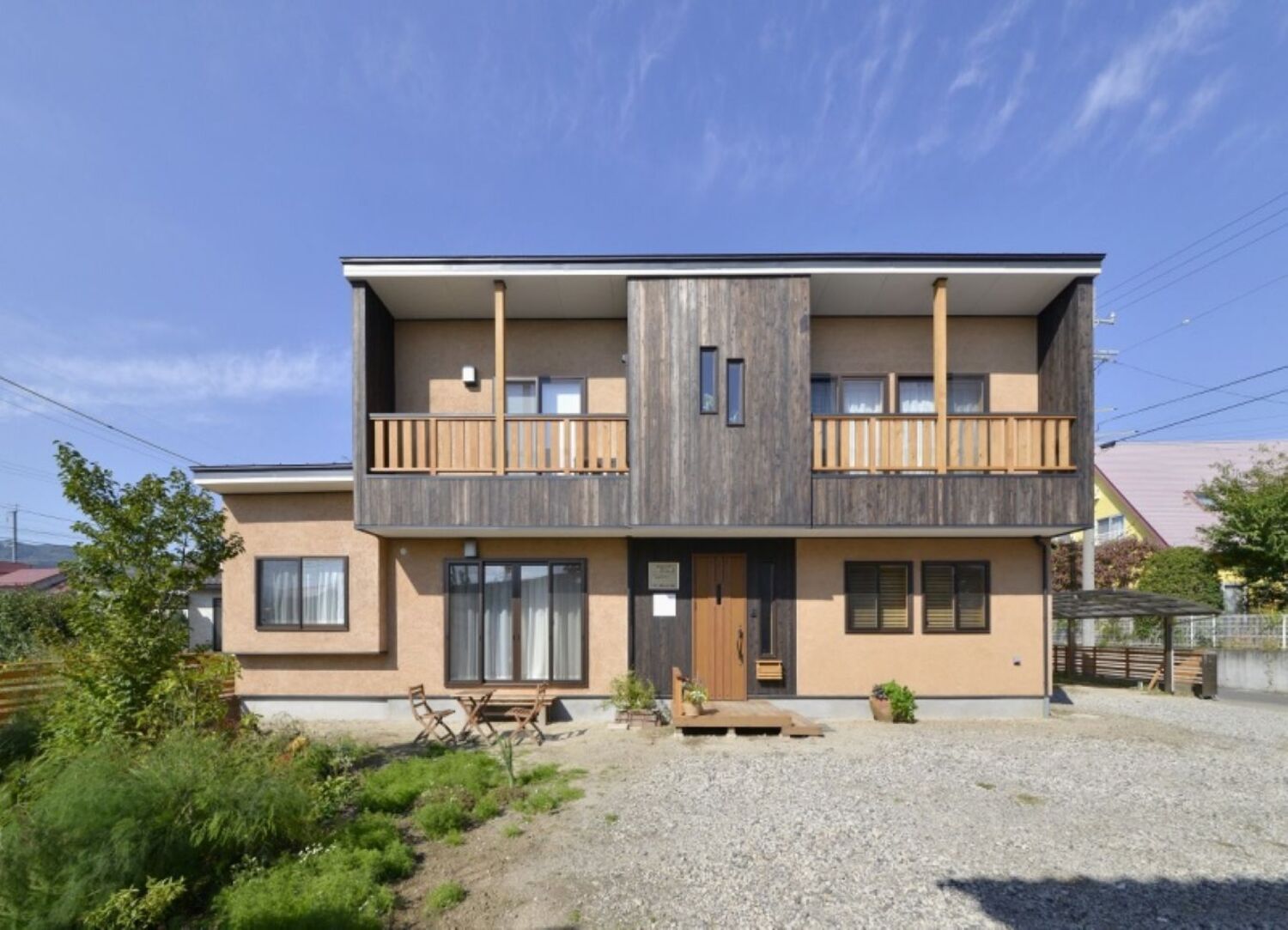 外壁：スーパー白洲そとん壁Ｗ　Ｗ-128 スチロゴテ仕上げ