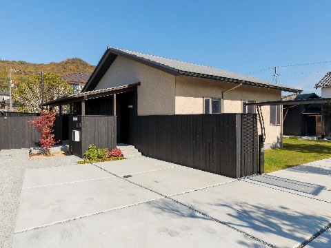 外壁：スーパー白洲そとん壁 W