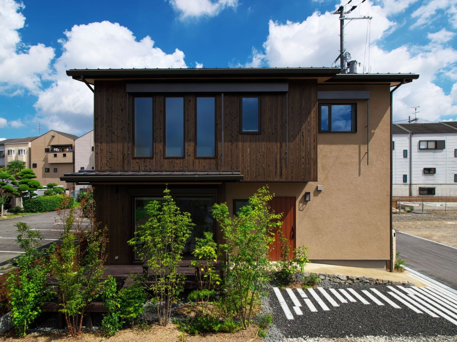 外壁：スーパー白洲そとん壁Ｗ Ｗ-129 かき落とし仕上げ