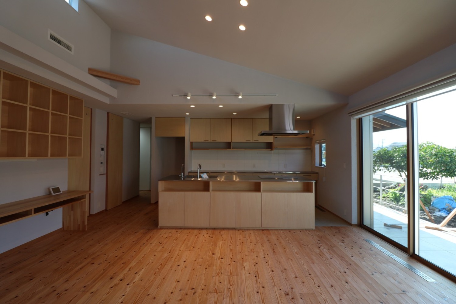 内装：薩摩中霧島壁 SN-4 ソフトヘアライン仕上げ