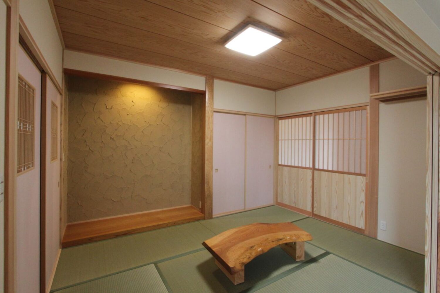 内装（一部）：薩摩中霧島壁　オリジナル仕上げ