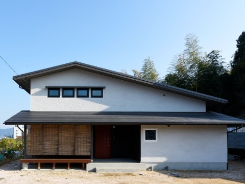 外壁：スーパー白洲そとん壁Ｗ　W-121 かき落とし仕上げ