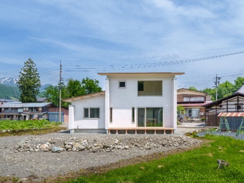 外壁：スーパー白洲そとん壁W　W-121　木こて仕上げ