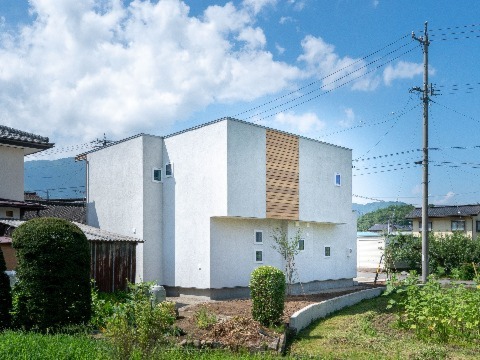 外壁：スーパー白州そとん壁W　W-121 オリジナル仕上げ（木こて仕上げ）