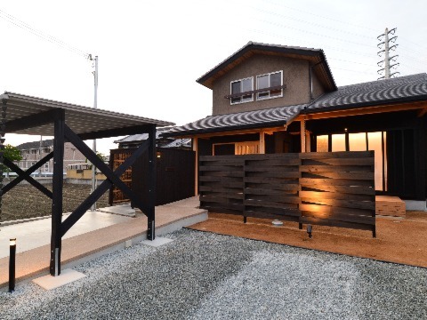 外壁：スーパー白洲そとん壁 W