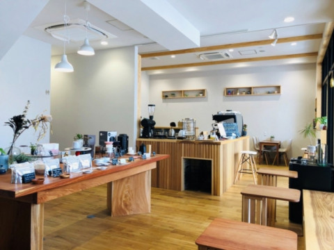 大阪・大国町駅すぐのcafe&bar 「add coffee」