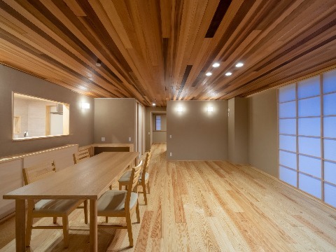 内壁：中霧島壁ライト　L-23　オリジナル仕上げ（木こて仕上げ）