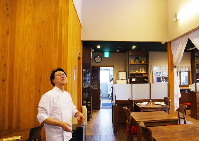 高い天井を見上げながら、「いつも雰囲気がよくて、空気がきれい